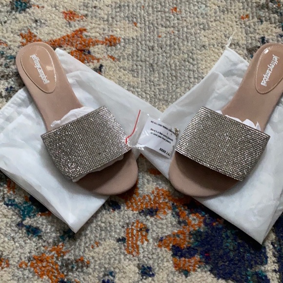 Jeffrey Campbell slides ๐ฅ๐ฅ - Picture 3 of 8